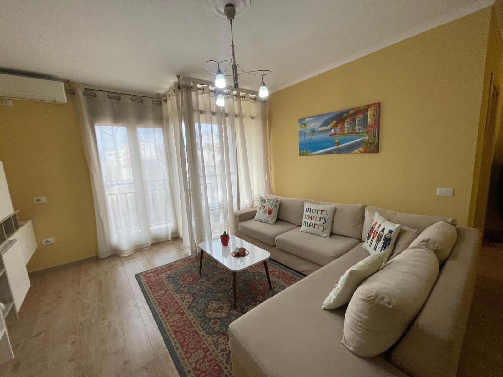 Ergi'S Host Apartment Tirana Bagian luar foto